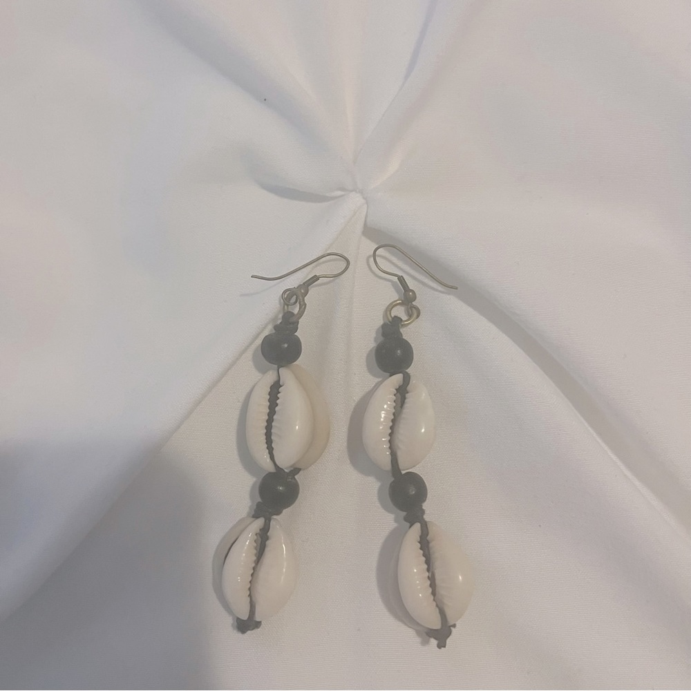Cowrie Shell Earrings Cream Black